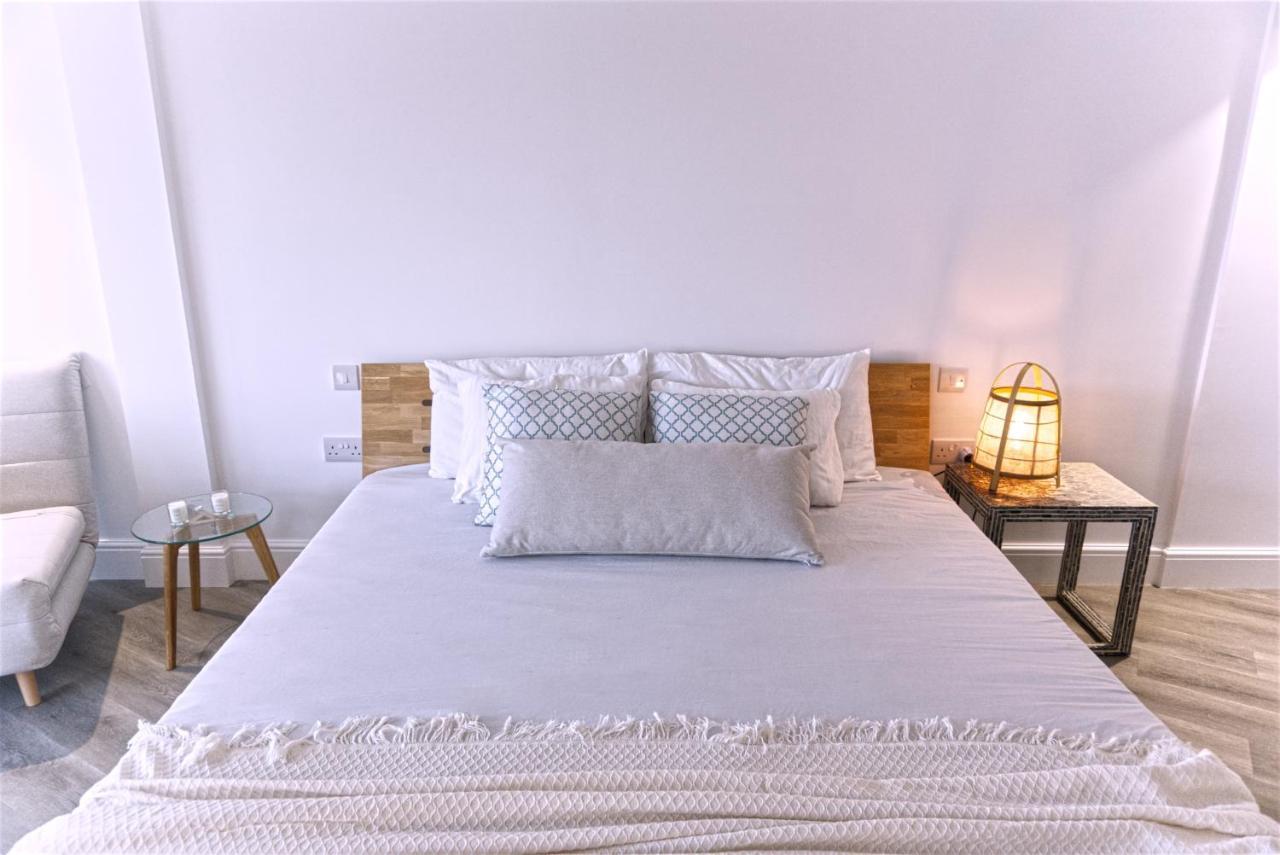 Spectacular Beachfront Duplex On The Mediterranean - Caleta, Catalan Bay Гибралтар Екстериор снимка